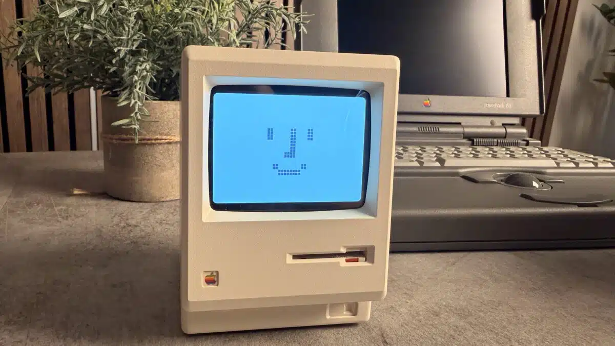 Maclock Macintosh Wecker