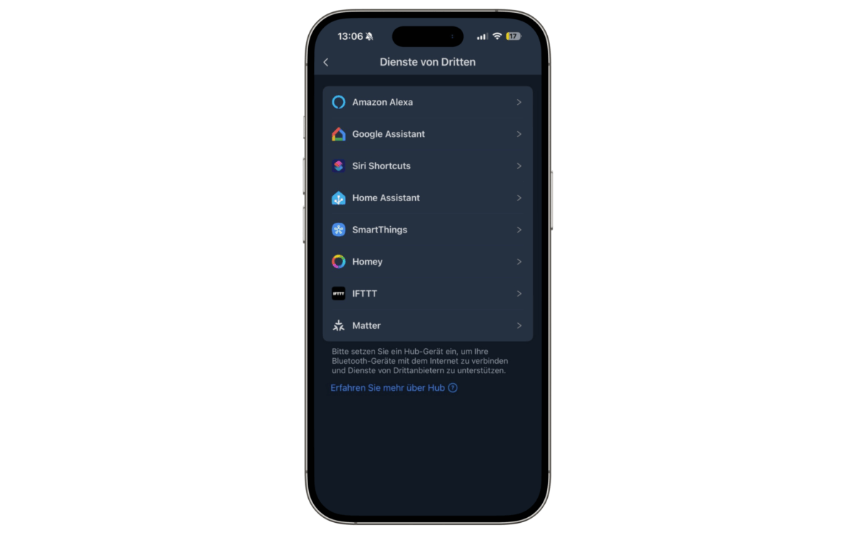 Bei der Smart-Home-Anbindung hat SwitchBot inzwischen sichtbar nachgebessert. In der App stehen neben Alexa, Google Assistant und Siri Shortcuts mittlerweile auch Matter, Home Assistant, SmartThings, Homey und IFTTTdirekt als unterstützte Dienste bereit. Voraussetzung bleibt zwar weiterhin ein kompatibler SwitchBot Hub, dafür lässt sich der Ventilator deutlich flexibler in bestehende Smart-Home-Systeme integrieren als noch zum Marktstart. Gerade für Nutzer mit mehreren Plattformen im Haushalt ist das ein klarer Fortschritt.
