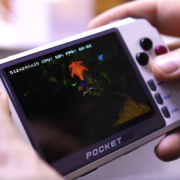 2020 01 16 10 44 04 2 Finalmente, el dispositivo de mano retro perfecto Pocket Go V2 Reseña YouTube
